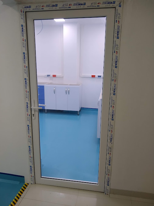 Mobiliario clínico y de laboratorio con acabados en PVC – Laboratorio CECAD