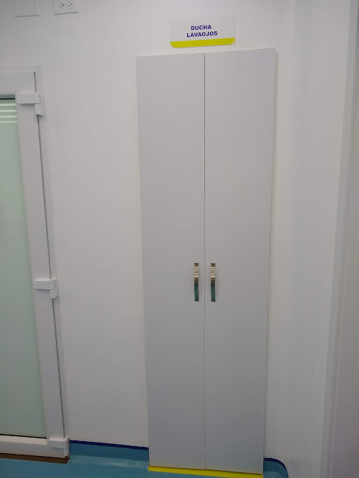 Mobiliario clínico y de laboratorio con acabados en PVC – Laboratorio CECAD
