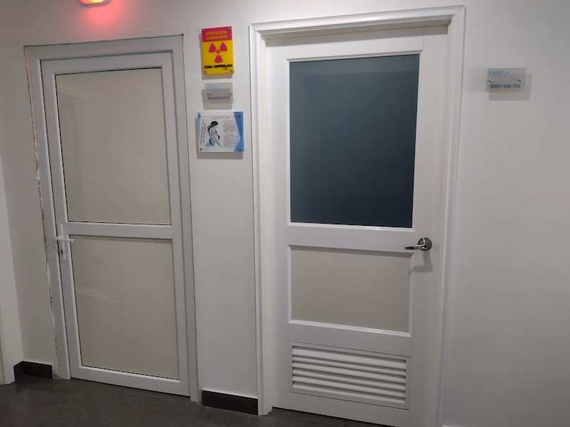 Puerta plomada en PVC para sala de rayos X – Puertas plomadas para rayos X