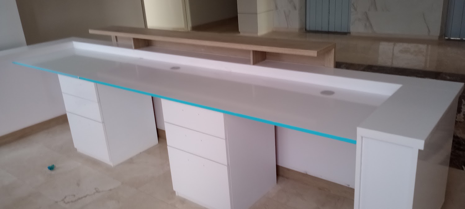 Mobiliario clínico y de laboratorio con acabados en PVC – Clínica San Martín – Hospitalización y UCI
