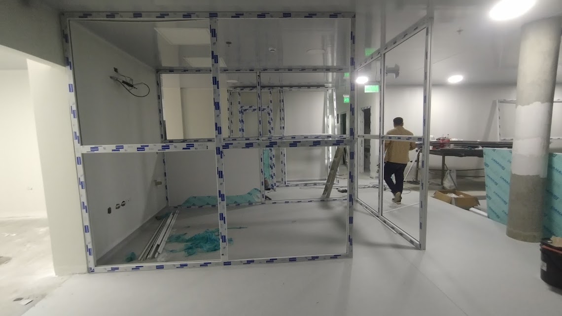 Instalación de divisiones y puertas en PVC en edificio multifuncional – Edificio Multifuncional – Universidad de Sucre