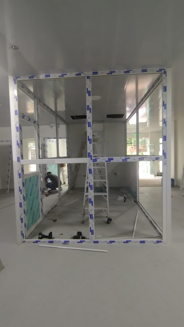 Instalación de divisiones y puertas en PVC en edificio multifuncional – Edificio Multifuncional – Universidad de Sucre